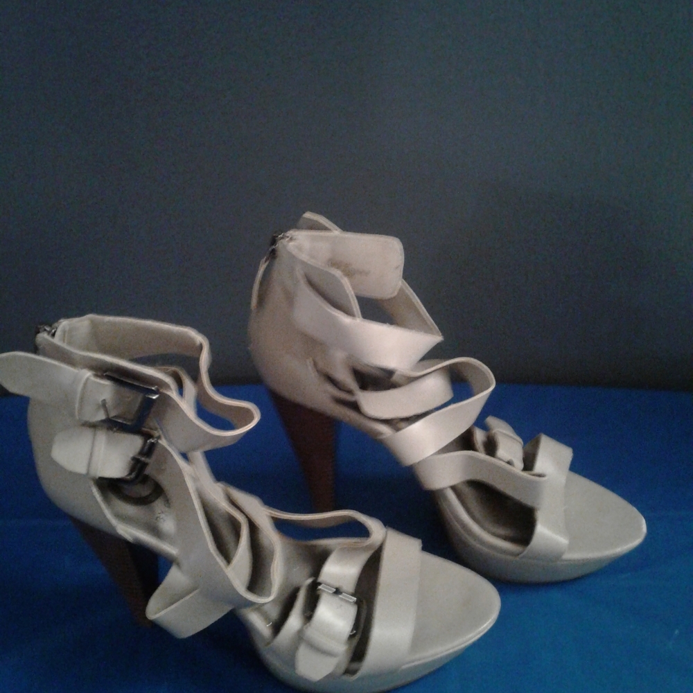 Guess Light Grey 4 1/2 in Heels